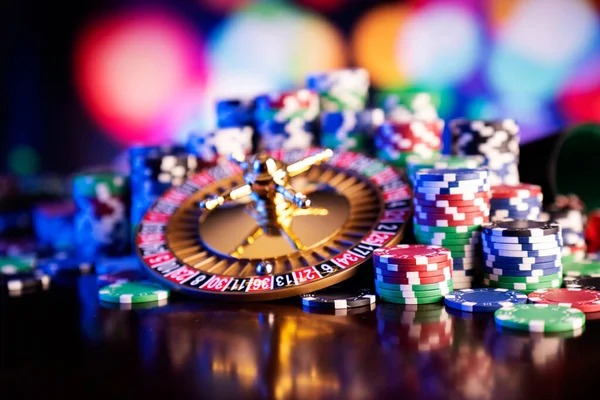 Mobile app interface showing live games and payment options