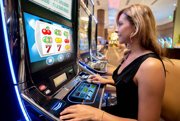 Live dealer managing Dragon Tiger round on asd toto